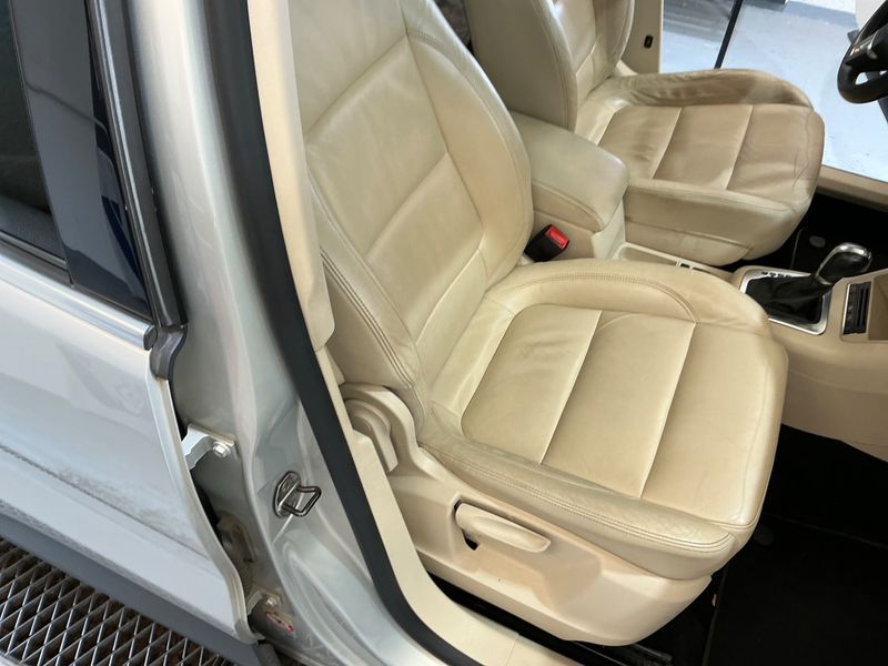 Volkswagen Tiguan 2.0 TDI Sport & Style 4Motion 2010 – снимка 23