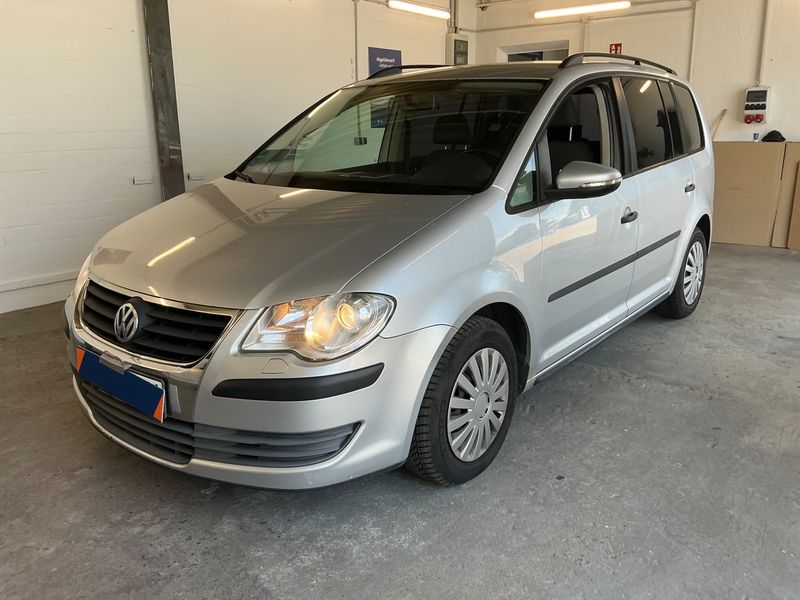 Volkswagen Touran 1.9 TDI Conceptline BlueMotion Tech 2010 – снимка 1