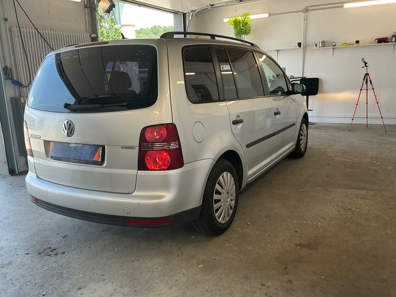 Volkswagen Touran 1.9 TDI Conceptline BlueMotion Tech 2010 – снимка 2