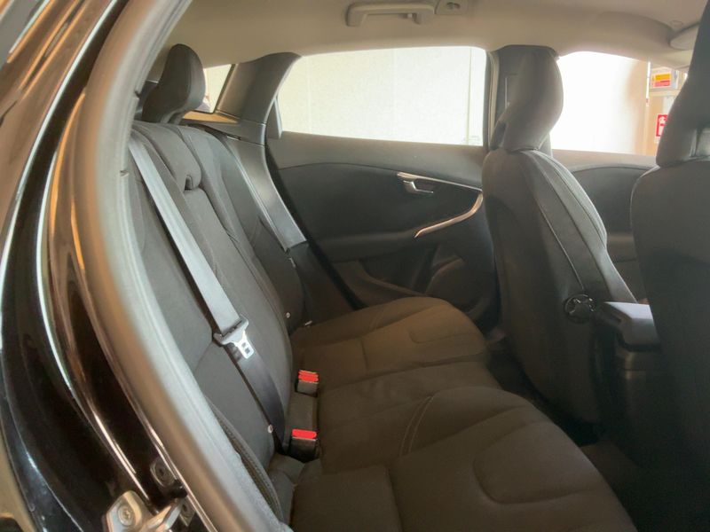 Volvo V40 2.0 D2 Kinetic 2016 – снимка 19