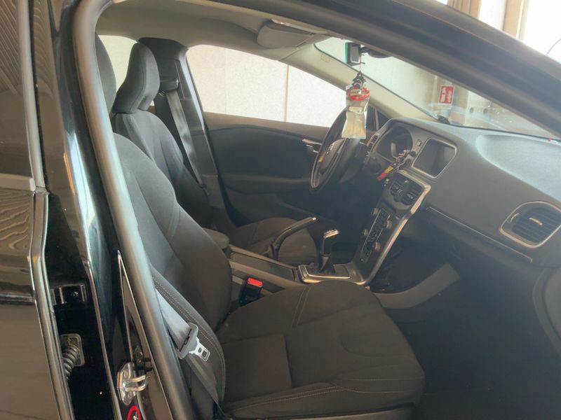 Volvo V40 2.0 D2 Kinetic 2016 – снимка 16