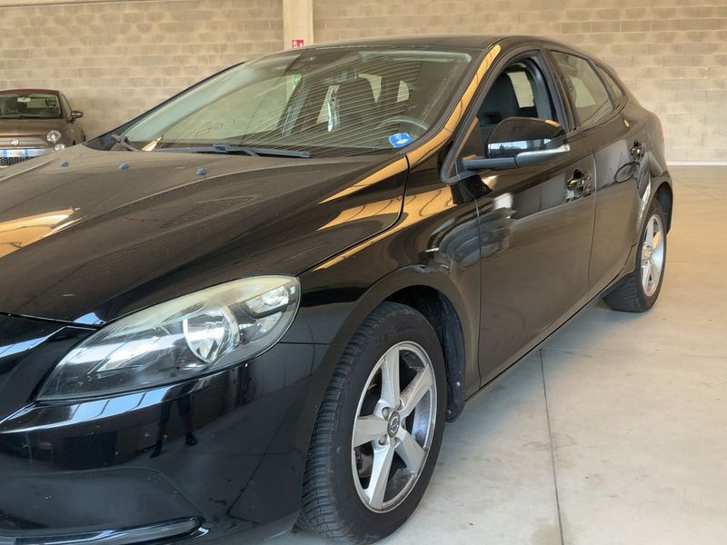 Volvo V40 2.0 D2 Kinetic 2016 – снимка 2