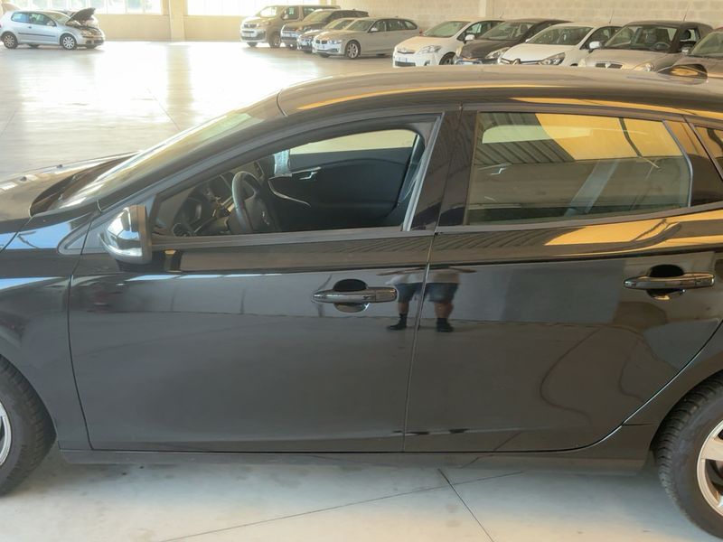 Volvo V40 2.0 D2 Kinetic 2016 – снимка 4