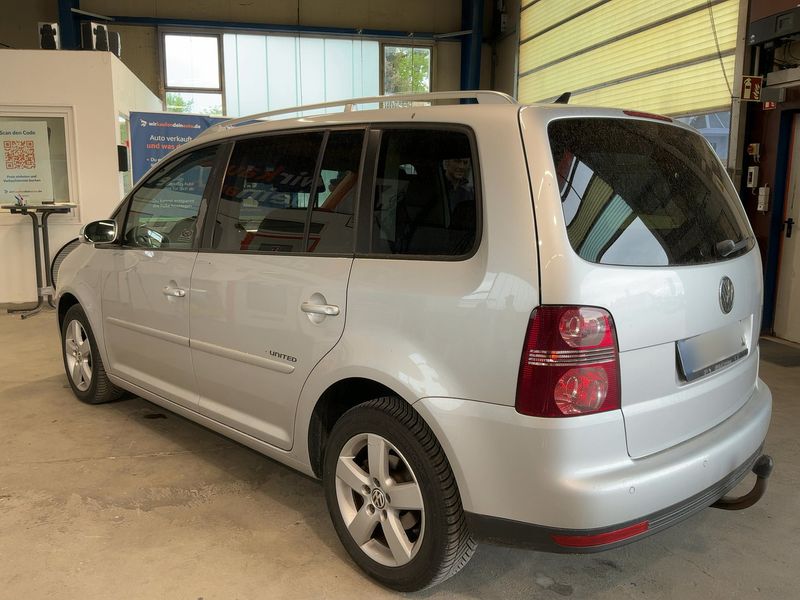 Volkswagen Touran 1.9 TDI United 2009 – снимка 6