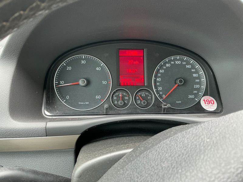 Volkswagen Touran 1.9 TDI United 2009 – снимка 18