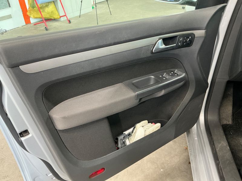 Volkswagen Touran 1.9 TDI United 2009 – снимка 30
