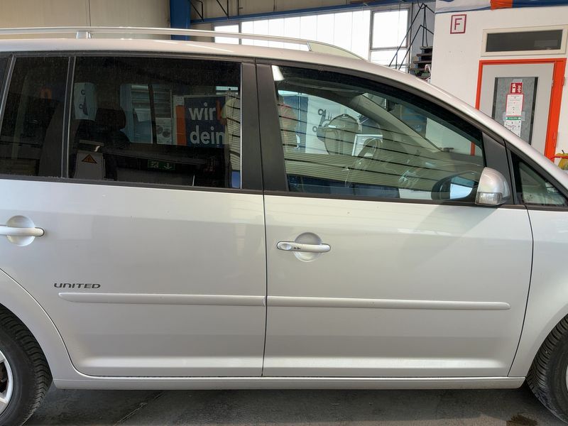 Volkswagen Touran 1.9 TDI United 2009 – снимка 10
