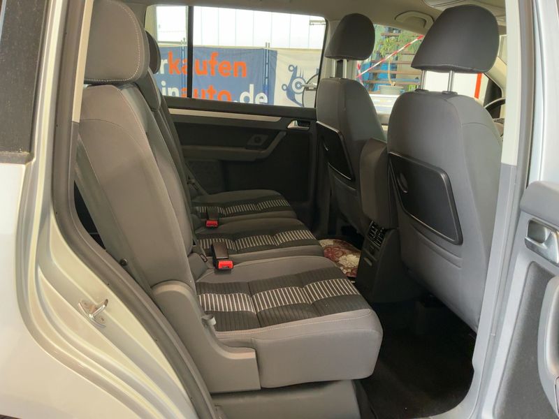 Volkswagen Touran 1.9 TDI United 2009 – снимка 19