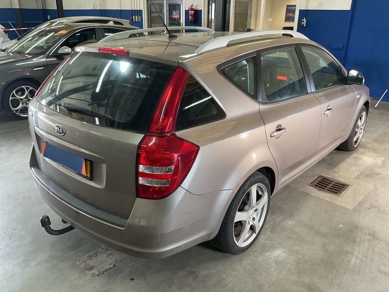 Kia cee'd 1.6 SW Cool 2008 – снимка 2