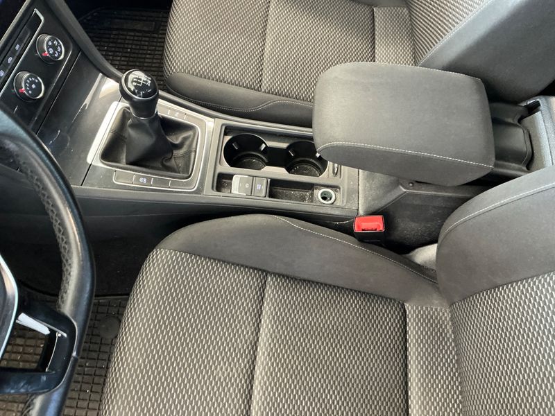 Volkswagen Golf VII 1.0 TSI Trendline BlueMotion Tech 2019 – снимка 32