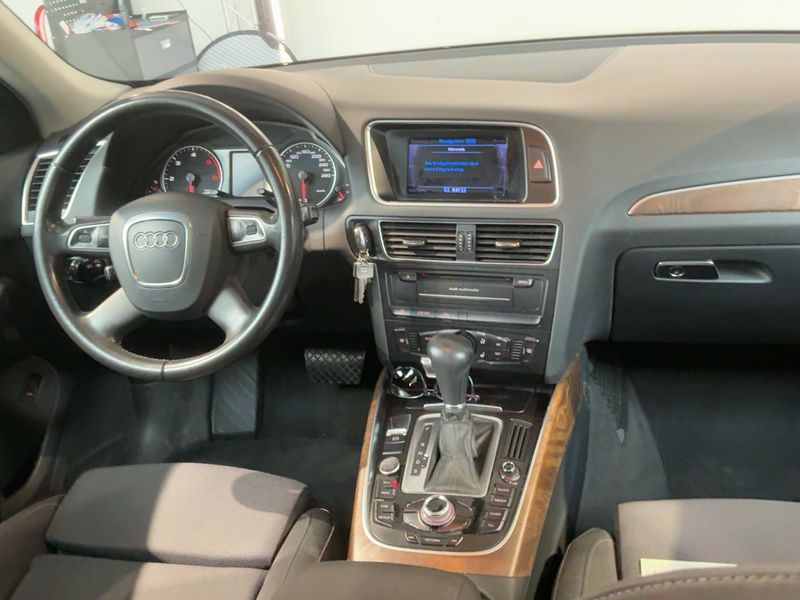 Audi Q5 2.0 TDI quattro 2010 – снимка 17