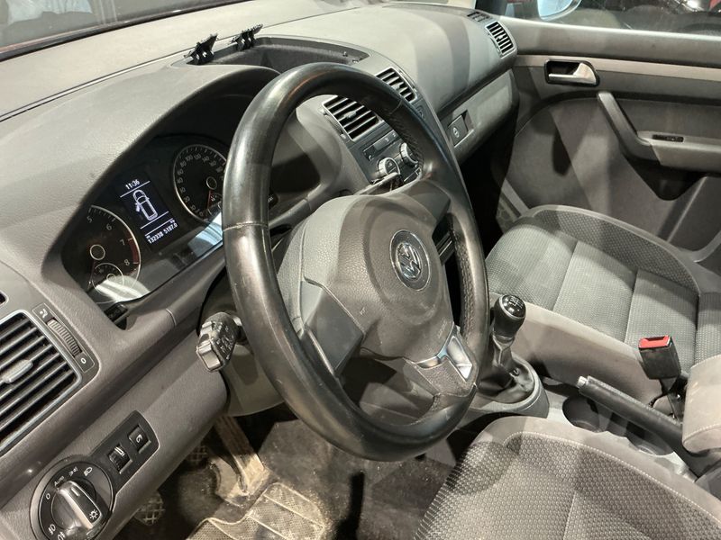 Volkswagen Touran 1.2 TSI Comfortline 2014 – снимка 31