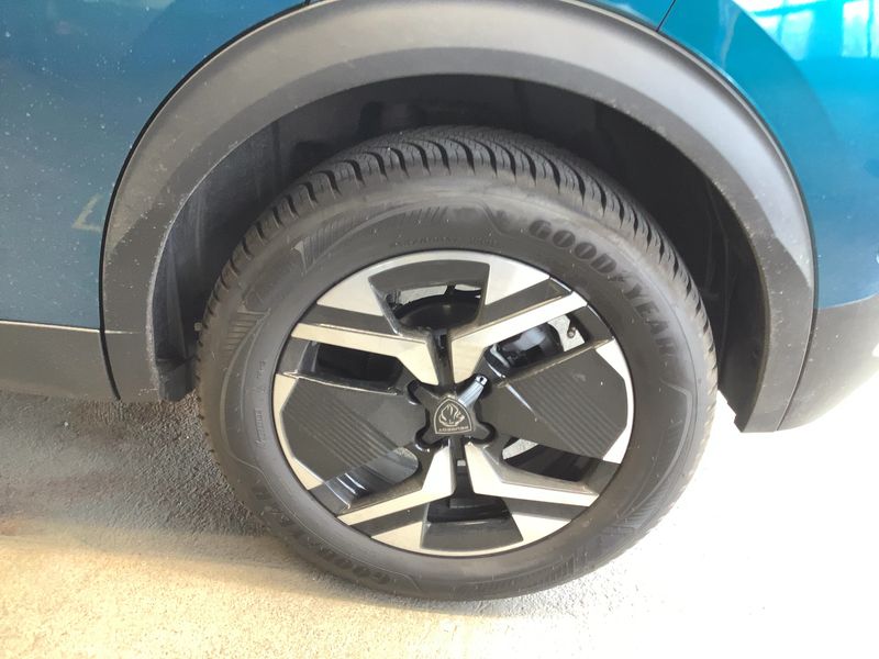 Peugeot 2008 1.2 Mild-Hybrid Allure 2025 – снимка 5