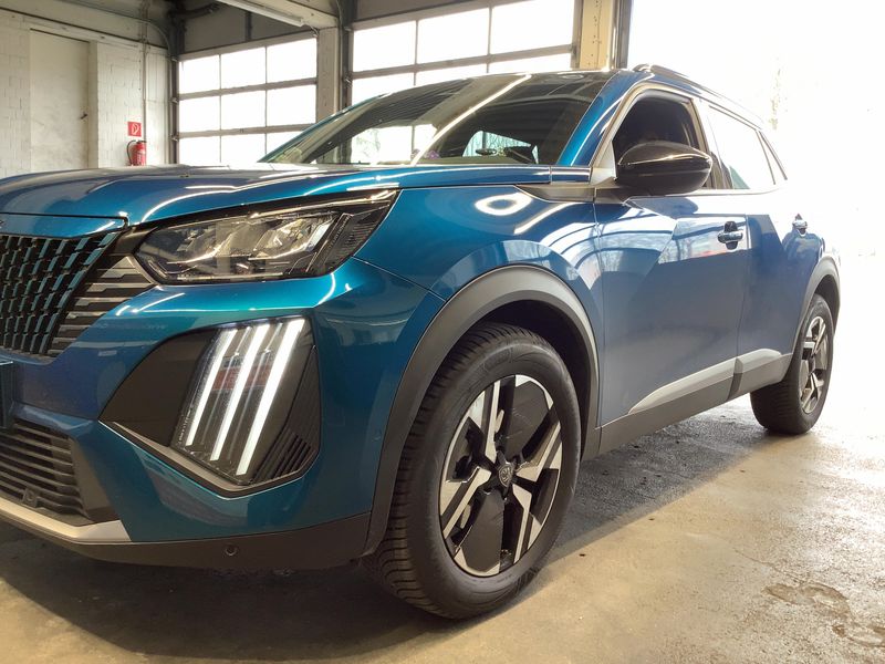 Peugeot 2008 1.2 Mild-Hybrid Allure 2025 – снимка 2