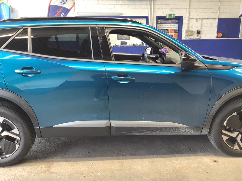 Peugeot 2008 1.2 Mild-Hybrid Allure 2025 – снимка 10