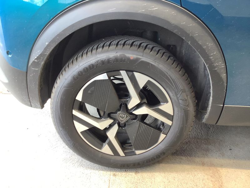 Peugeot 2008 1.2 Mild-Hybrid Allure 2025 – снимка 9