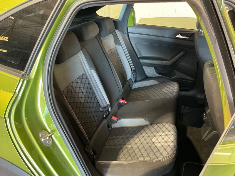 Volkswagen Taigo 1.5 TSI ACT R-Line 2023 – снимка 19