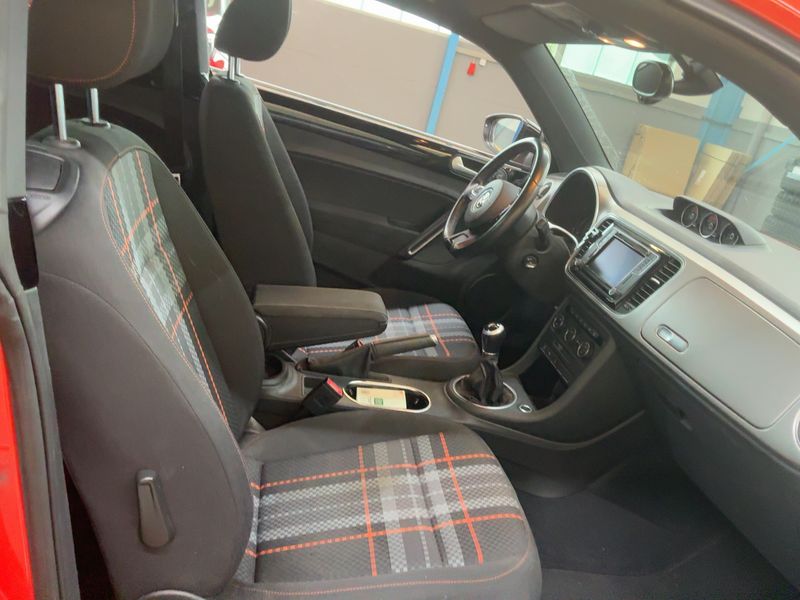Volkswagen Beetle 2.0 TDI Club BlueMotion Tech 2015 – снимка 17
