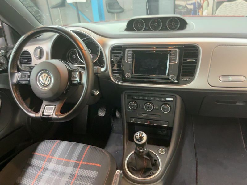 Volkswagen Beetle 2.0 TDI Club BlueMotion Tech 2015 – снимка 18