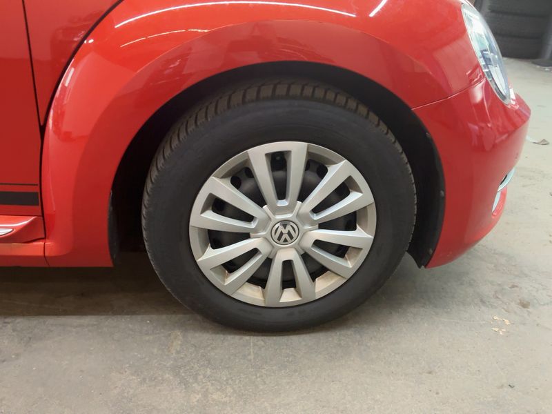 Volkswagen Beetle 2.0 TDI Club BlueMotion Tech 2015 – снимка 11