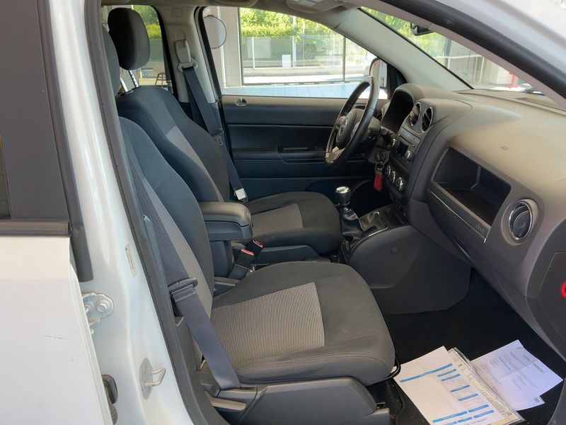 Jeep Compass 2.2 CRD Sport 4x4 2011 – снимка 16