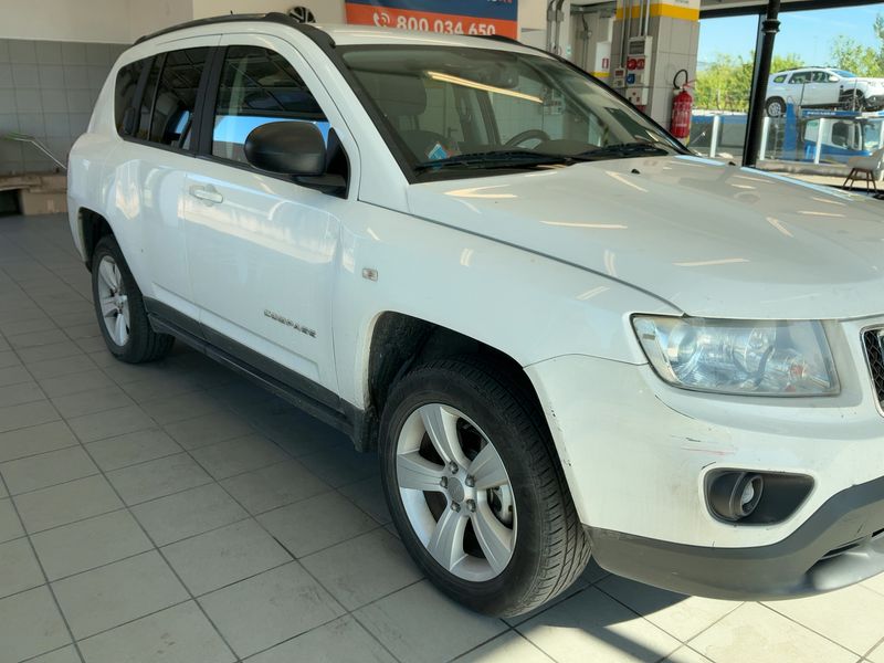 Jeep Compass 2.2 CRD Sport 4x4 2011 – снимка 12