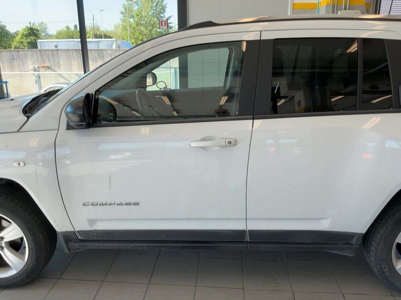 Jeep Compass 2.2 CRD Sport 4x4 2011 – снимка 4