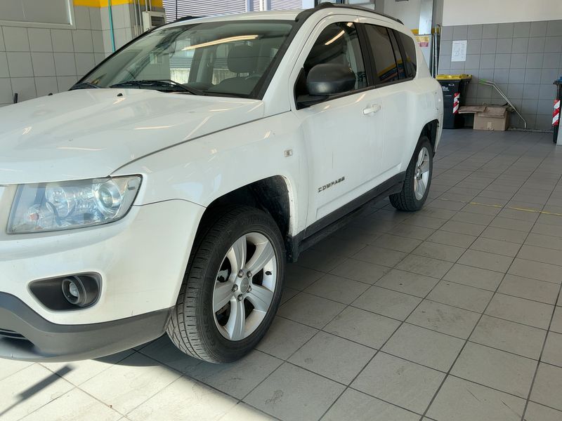Jeep Compass 2.2 CRD Sport 4x4 2011 – снимка 2