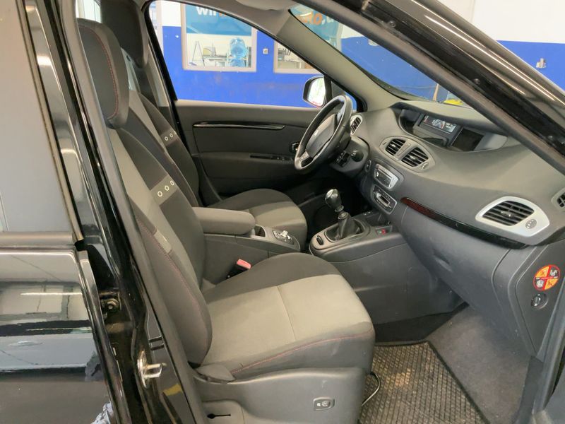 Renault Grand Scenic 1.5 dCi Paris 2013 – снимка 17