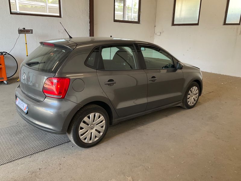 Volkswagen Polo 1.4 FSI Comfortline 2010 – снимка 2