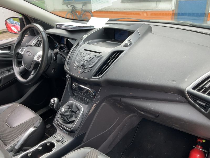 Ford Kuga 1.5 EcoBoost Titanium 2015 – снимка 17