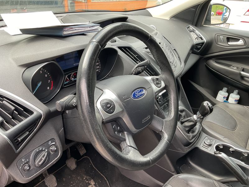 Ford Kuga 1.5 EcoBoost Titanium 2015 – снимка 37