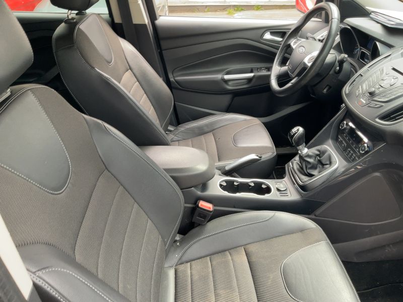 Ford Kuga 1.5 EcoBoost Titanium 2015 – снимка 16