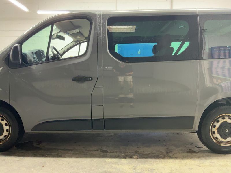Opel Vivaro 1.6 CDTI Biturbo Combi L1H1 2,7t 2016 – снимка 4