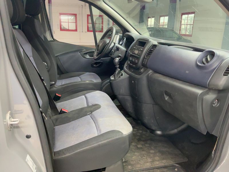 Opel Vivaro 1.6 CDTI Biturbo Combi L1H1 2,7t 2016 – снимка 16