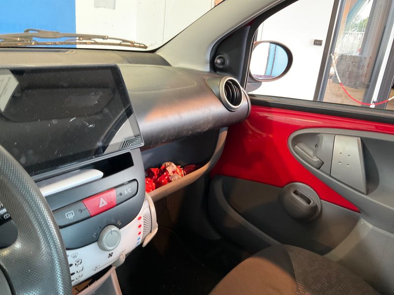 Peugeot 107 1.0 Plasir 2011 – снимка 21