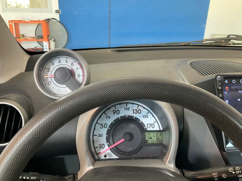 Peugeot 107 1.0 Plasir 2011 – снимка 18