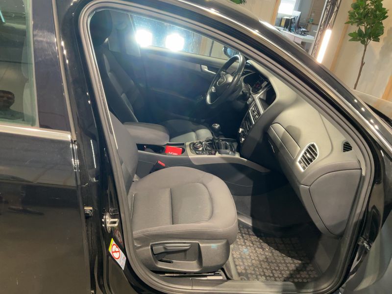 Audi A4 2.0 TDI Attraction 2013 – снимка 11