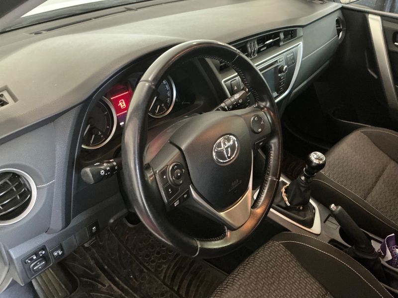 Toyota Auris 1.4 Turbodiesel Active 2014 – снимка 23