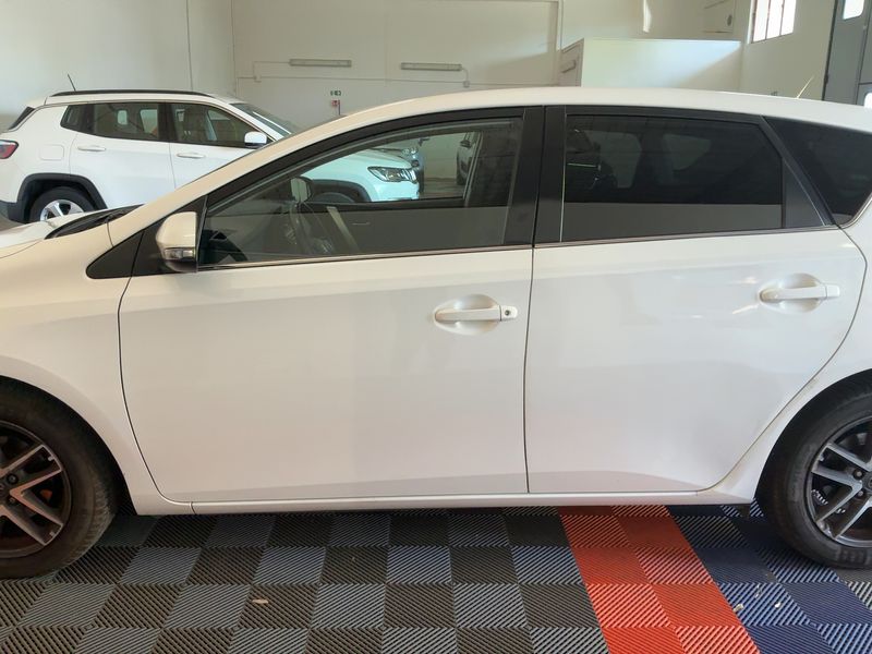 Toyota Auris 1.4 Turbodiesel Active 2014 – снимка 4