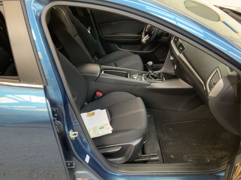 Mazda 3 2.2 Turbodiesel Exclusive-Line 2018 – снимка 17