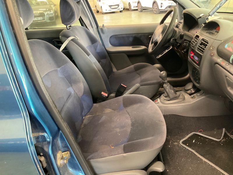 Renault Clio 1.4 RXE 1999 – снимка 3