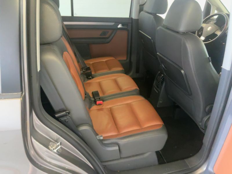 Volkswagen Touran 1.4 TSI Highline 2009 – снимка 20