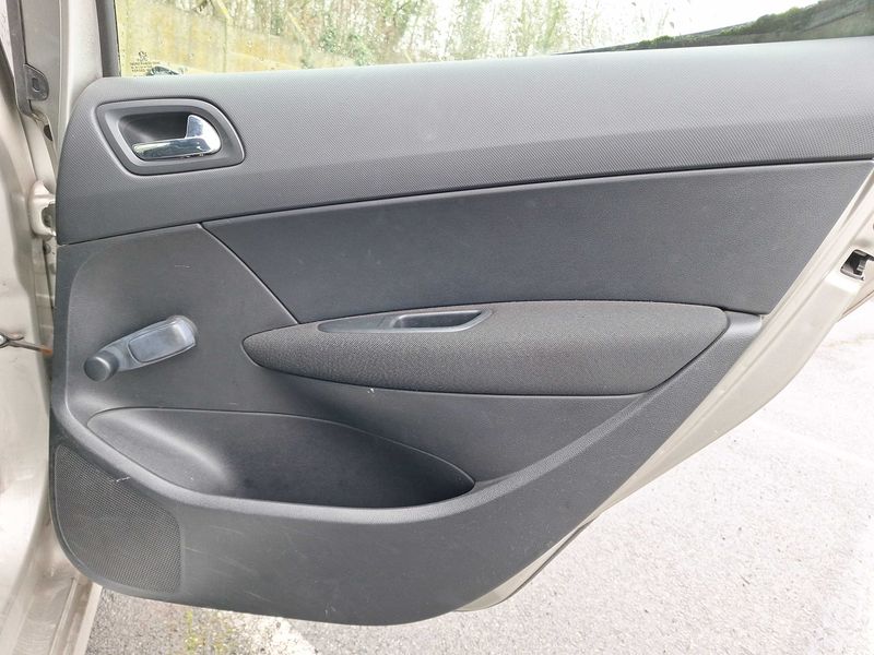 Peugeot 308 1.6 HDi Confort Pack 2008 – снимка 86