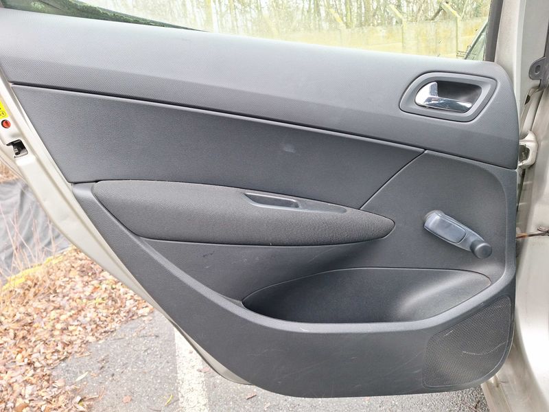 Peugeot 308 1.6 HDi Confort Pack 2008 – снимка 91