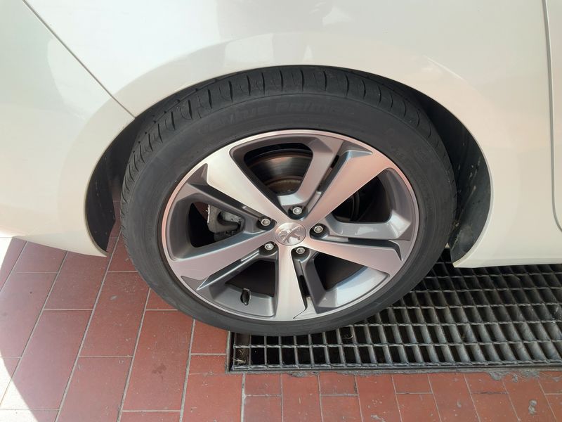 Peugeot 308 2.0 Blue-HDi Allure 2018 – снимка 9