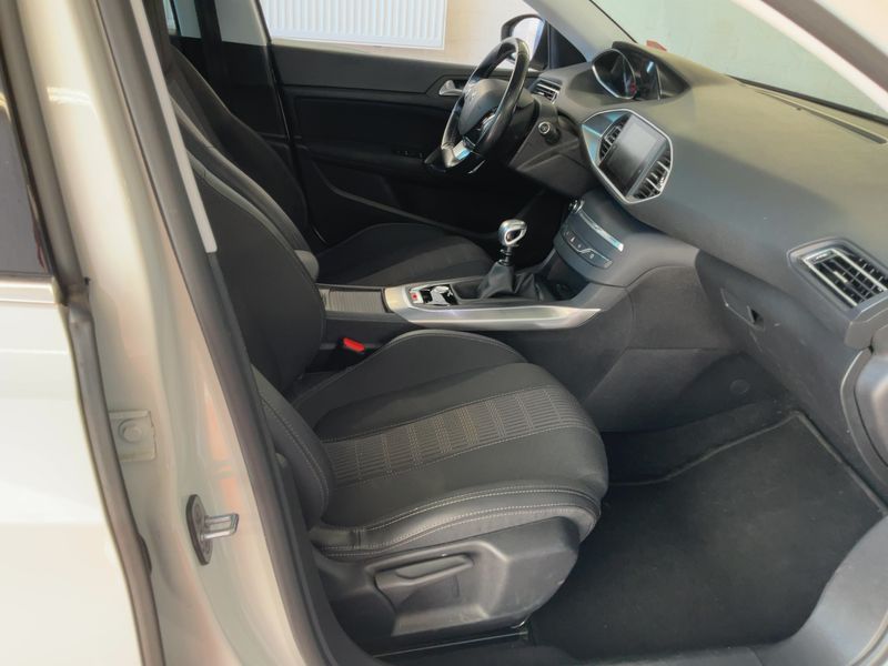 Peugeot 308 2.0 Blue-HDi Allure 2018 – снимка 17