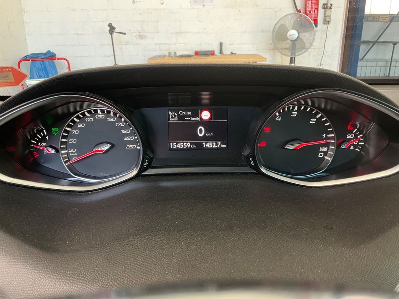 Peugeot 308 2.0 Blue-HDi Allure 2018 – снимка 19