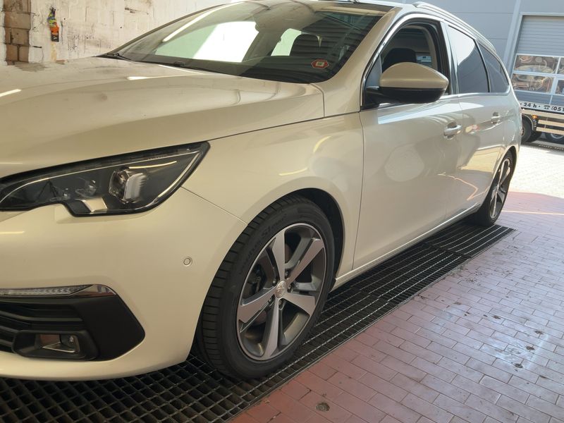 Peugeot 308 2.0 Blue-HDi Allure 2018 – снимка 2