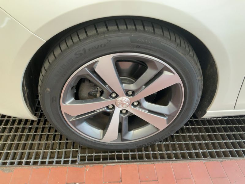 Peugeot 308 2.0 Blue-HDi Allure 2018 – снимка 3